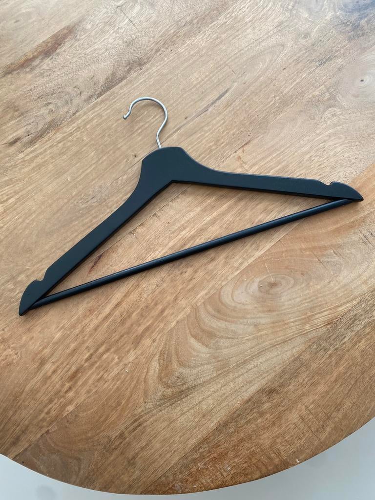 Te koop: zwart houten kledinghangers IKEA, Ophalen of Verzenden, Zo goed als nieuw, Hout
