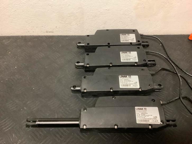 LINAK Actuators 24V  4 stuks Type: 122000-31002420, Hobby en Vrije tijd, Elektronica-componenten, Zo goed als nieuw, Ophalen