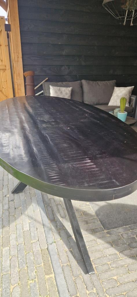 Ovale eettafel zwart hout met metalen onderstel 240 x 110 cm, Tuin en Terras, Tuintafels, Gebruikt, Ovaal, Hout, Ophalen