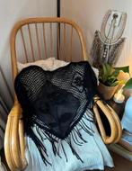 Zwarte gehaakte sjaal met rozen en franjes, Kleding | Dames, Mutsen, Sjaals en Handschoenen, Ophalen of Verzenden, Zo goed als nieuw