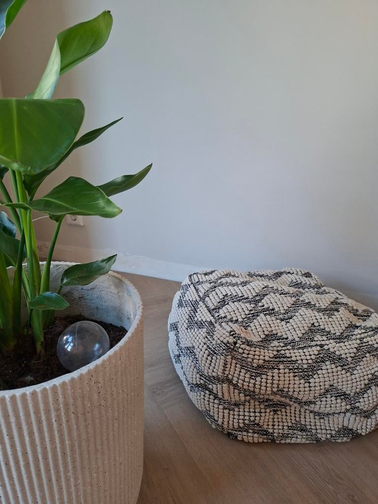 Poef design boucle Zara Ibiza, Huis en Inrichting, Minder dan 50 cm, Rond, Minder dan 50 cm, Ophalen of Verzenden