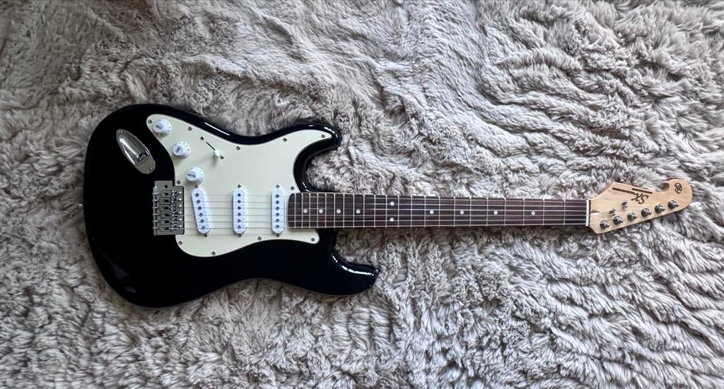 Linkshandige elektrische gitaar met versterker, Muziek en Instrumenten, Snaarinstrumenten | Gitaren | Elektrisch, Gebruikt, Met versterker