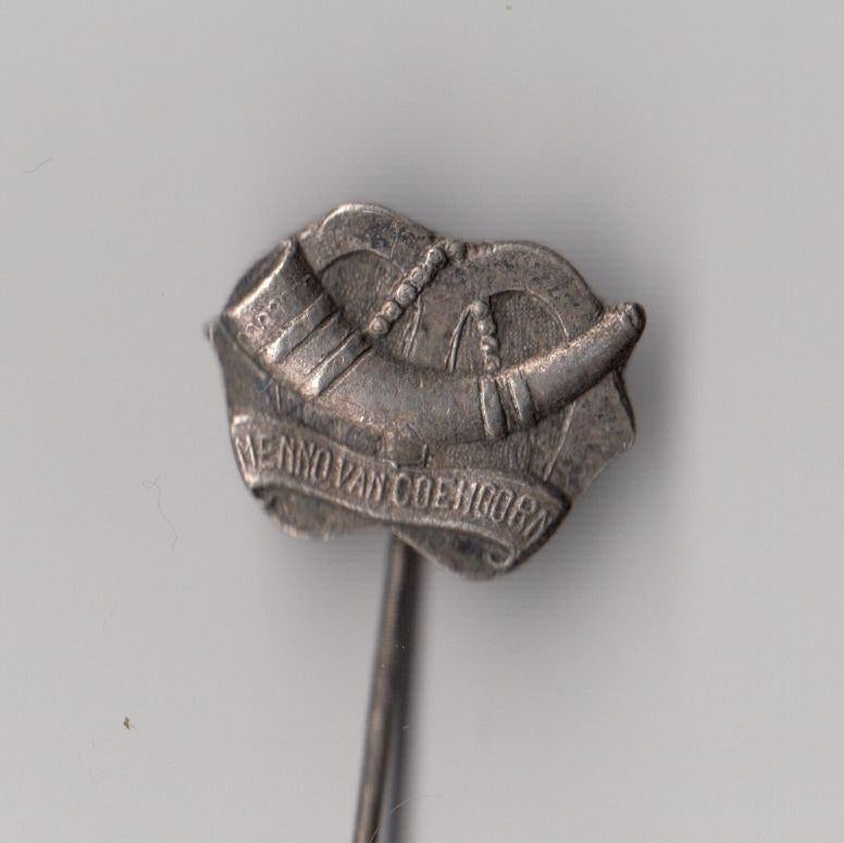 Menno van Coehoorn Regiment embleem speldje, Verzamelen, Militaria | Algemeen, Niet vindbaar, Niet vindbaar, Nederland, Embleem of Badge
