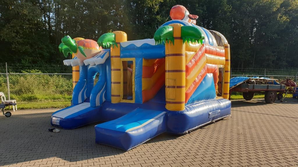 te huur springkussen opblaasbaar springkasteel glijbanen, Ophalen, Zo goed als nieuw