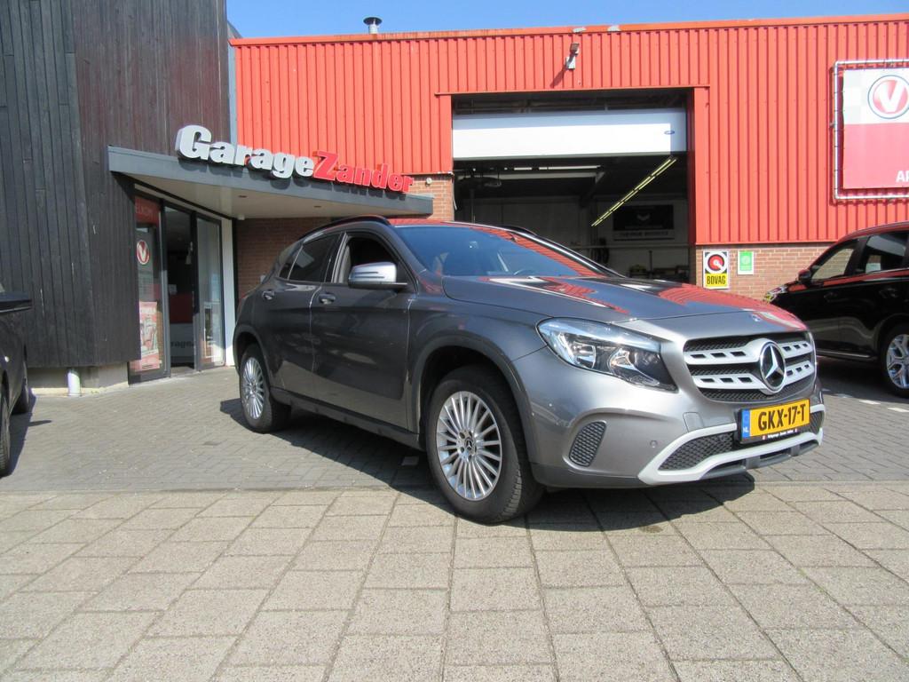 Mercedes-Benz GLA-klasse 180 Business Solution AMG, Auto's, Mercedes-Benz, Gebruikt, Euro 6, 4 cilinders, 715 kg