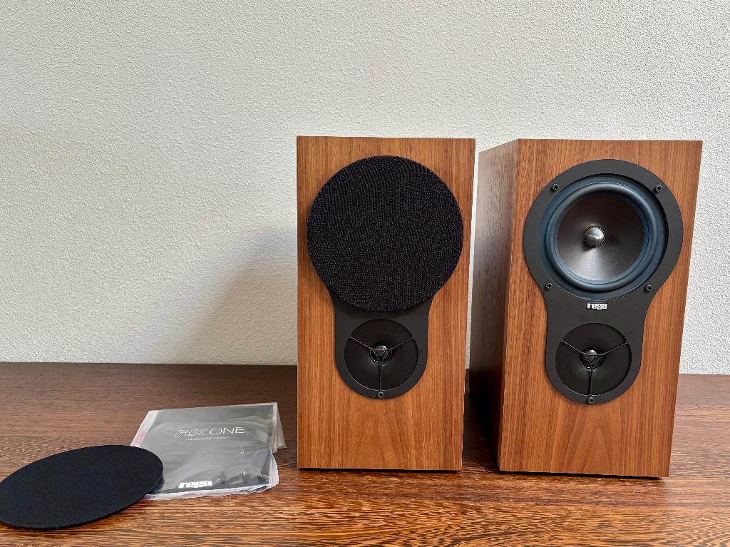 Rega RX1 Bookshelf Speakers | Audiophile Quality | Mint, Zo goed als nieuw, 60 tot 120 watt, Front, Rear of Stereo speakers, Ophalen