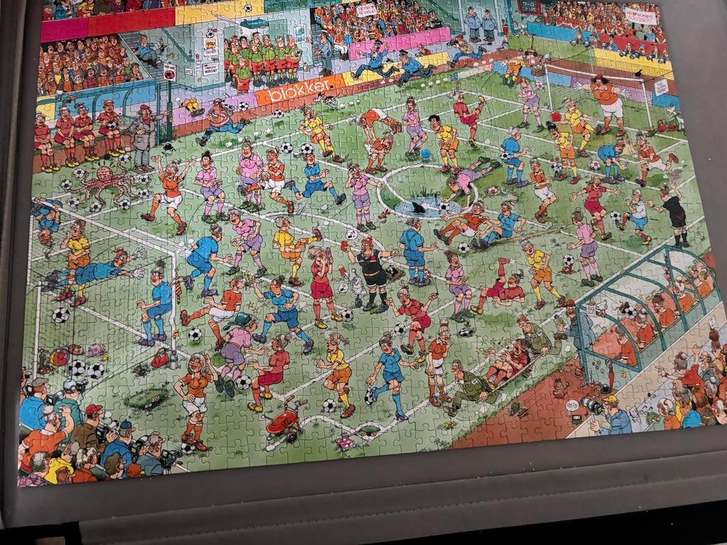 Jan van Haasteren WK Vrouwenvoetbal Blokker Special 1000+ st, Ophalen, 500 t/m 1500 stukjes, Zo goed als nieuw, Legpuzzel