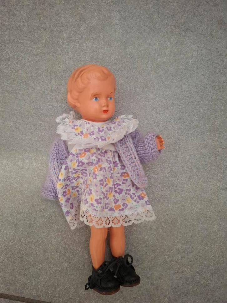 Vintage Schildkröt pop 22 cm met kleding, Kinderen en Baby's, Speelgoed | Poppen, Gebruikt, Overige typen, Ophalen of Verzenden