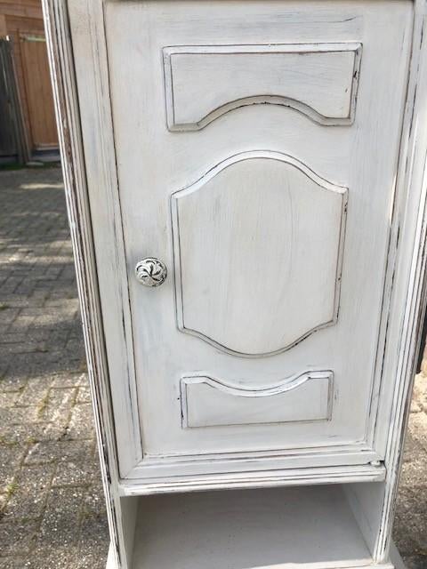 Nachtkastje, brocante te koop!, Ophalen
