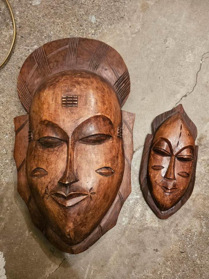 Twee houten Afrikaanse maskers, Antiek en Kunst, Kunst | Beelden en Houtsnijwerken, Ophalen of Verzenden
