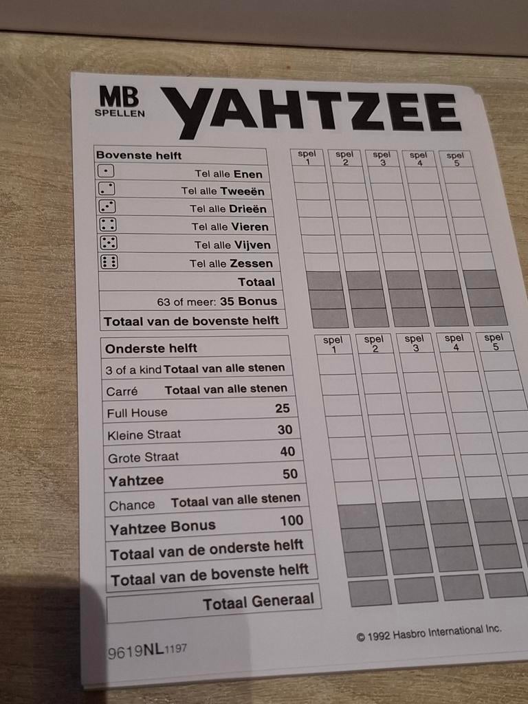 Yahtzee dobbelspel van MB Spellen, Vijf spelers of meer, Consumercare@hasbro.co.uk, Hasbro, Gebruikt