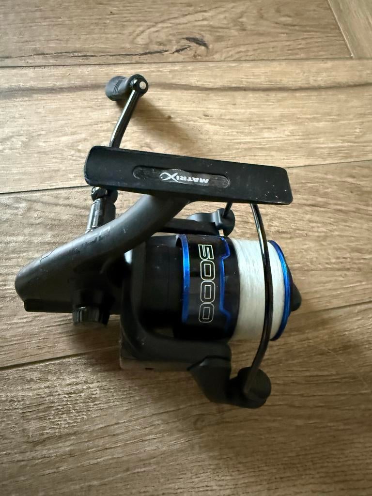 Matrix Aquos 5000 werpmolen met lijn, Watersport en Boten, Hengelsport | Algemeen, Ophalen of Verzenden, Zo goed als nieuw, Molen