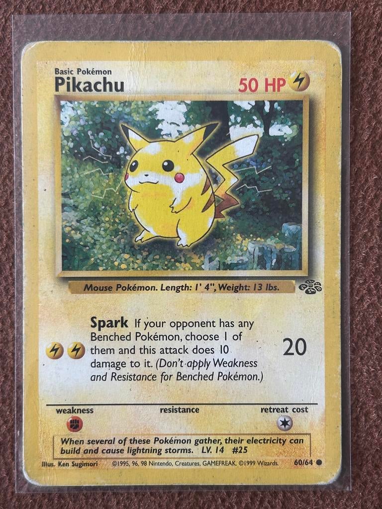 Pikachu Jungle pokemonkaart 60/64, Hobby en Vrije tijd, Verzamelkaartspellen | Pokémon, Ophalen of Verzenden, Gebruikt, Losse kaart