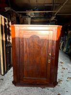 Antieke hoek kast, Ophalen