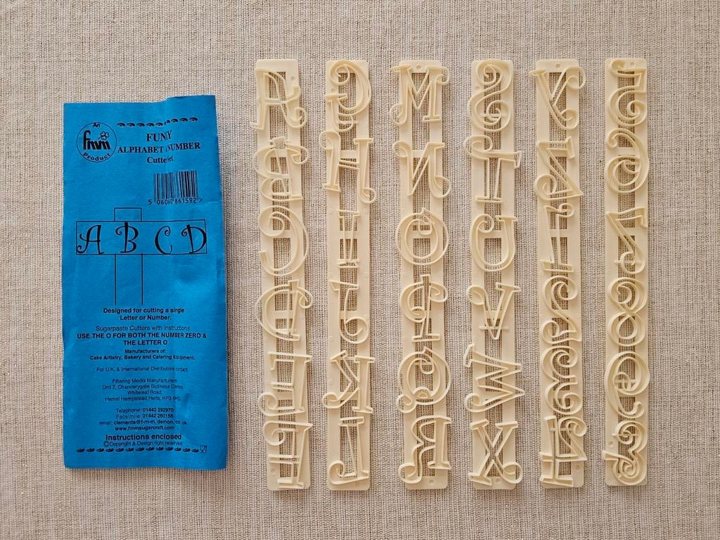 FMM Funky Alphabet & Number Cutter Set, Hobby en Vrije tijd, Taarten en Cupcakes maken, Ophalen of Verzenden, Taarten