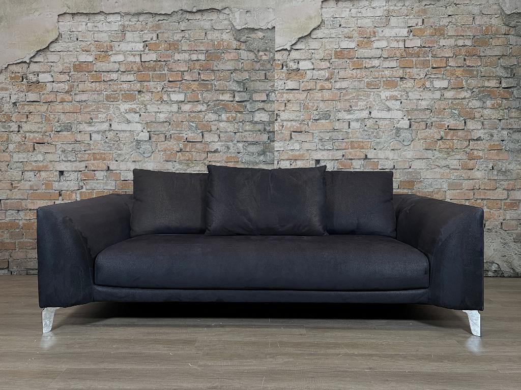 Moooi Canvas bij TheReSales, Huis en Inrichting, Banken | Bankstellen, Zo goed als nieuw, Rechte bank, Vierpersoons of meer, 200 tot 250 cm