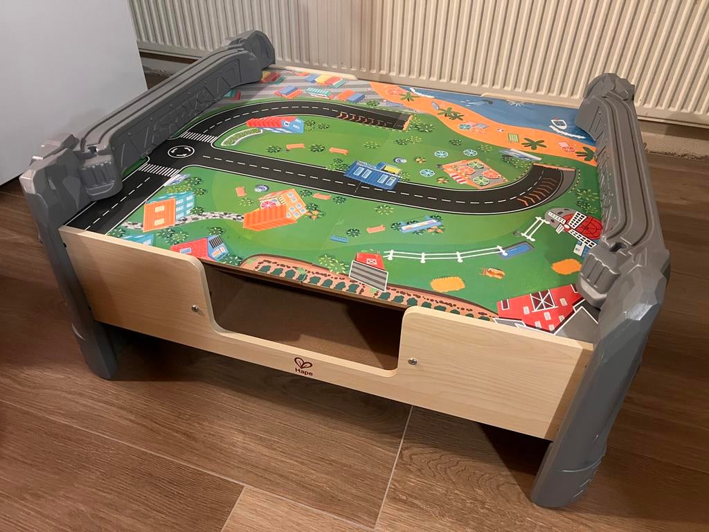 Hape treintafel met wegen en landschap, Ophalen, Gebruikt, Jongen of Meisje