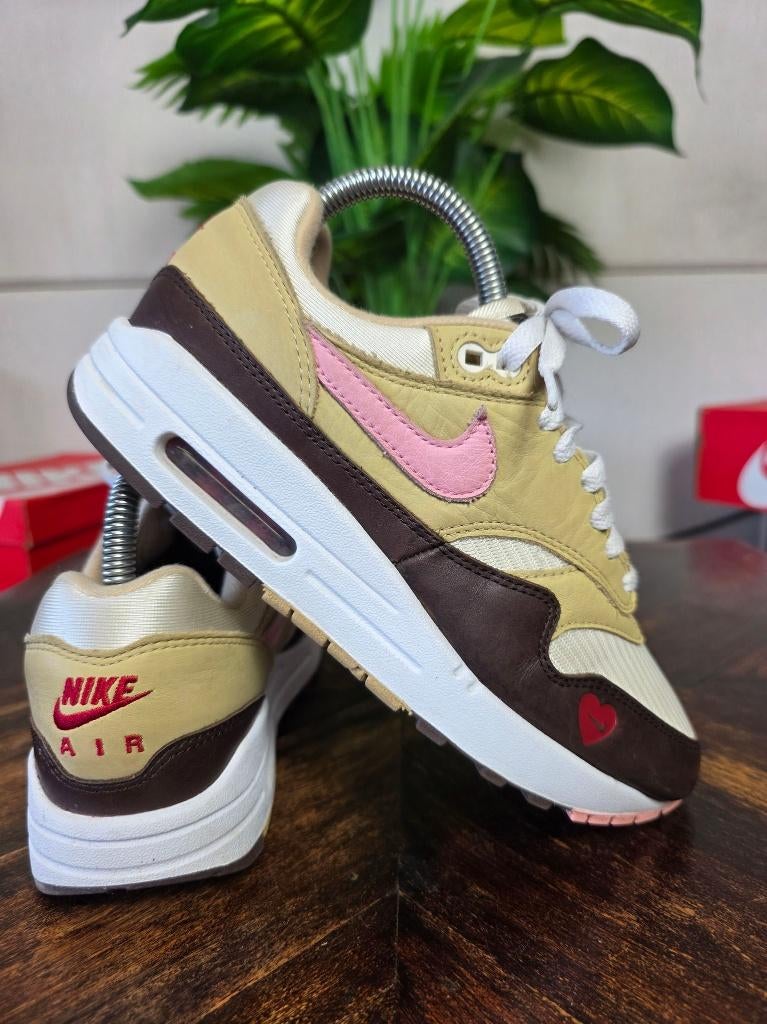 Nike Air Max 1 Valentine's Day maat 38, Bruin, Nike, Ophalen of Verzenden, Nike