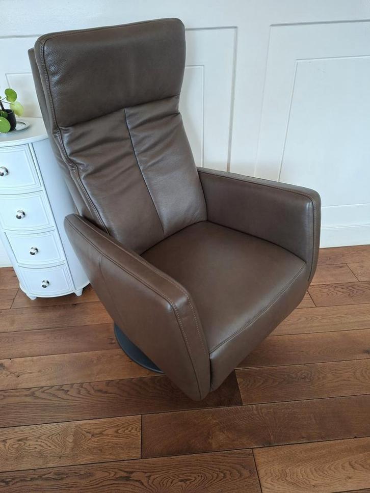 Luxe elektrische relaxstoel - Zo goed als nieuw, Huis en Inrichting, Fauteuils, Zo goed als nieuw, Leer, 75 tot 100 cm, 75 tot 100 cm