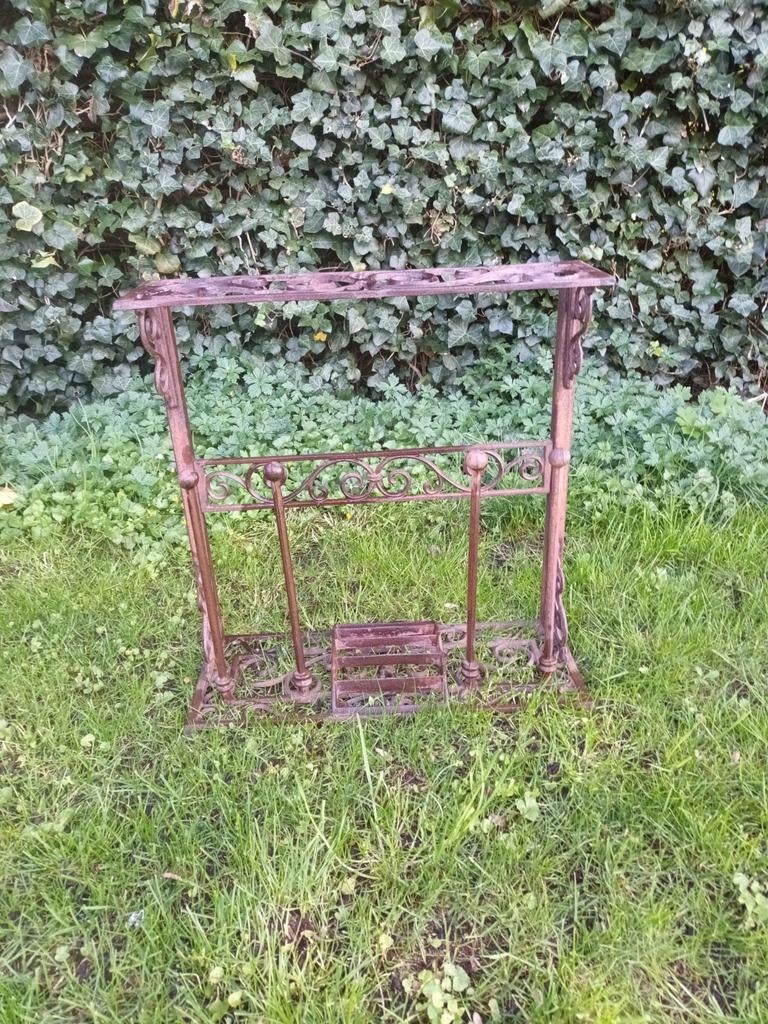 Gietijzeren laarzenrek of klompenrek voor 2 paar laarzen, Tuin en Terras, Tuinwanddecoratie, Ophalen, Zo goed als nieuw