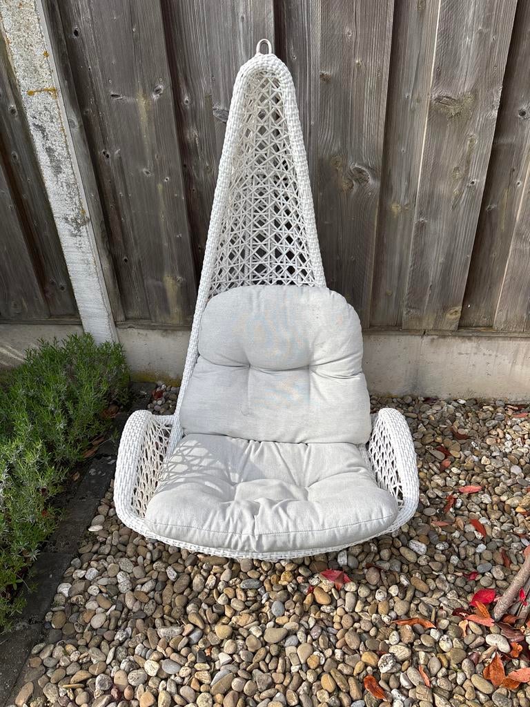 Witte hangstoel met kussen, Tuin en Terras, Tuinstoelen, Ophalen, Gebruikt, Wicker