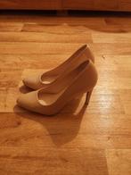 Nude pumps mt 44, Kleding | Dames, Schoenen, Verzenden, Zo goed als nieuw, Beige