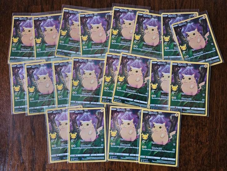 Lot van 20 pikachu celebrations #5 holo kaarten, Hobby en Vrije tijd, Verzamelkaartspellen | Pokémon, Zo goed als nieuw, Meerdere kaarten