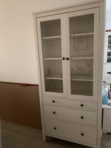 Ikea Hemnes vitrinekast beschikbaar voor biedingen