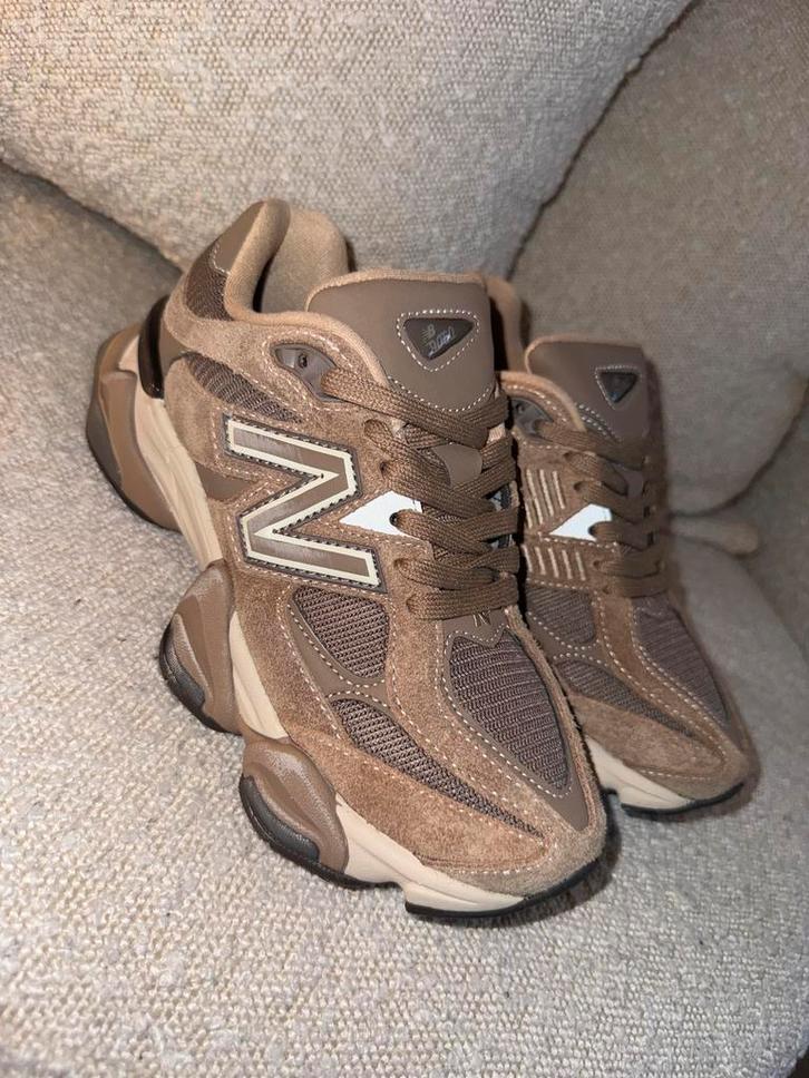 New Balance 9060 Mushroom Earth – Diverse maten – Nieuw, Kleding | Dames, Schoenen, Nieuw, Sneakers of Gympen, Bruin, Ophalen of Verzenden