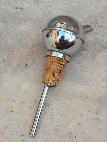 ENGELAND metalen kogelvormige schenktuit - 1.5 CL €15 beschikbaar voor biedingen