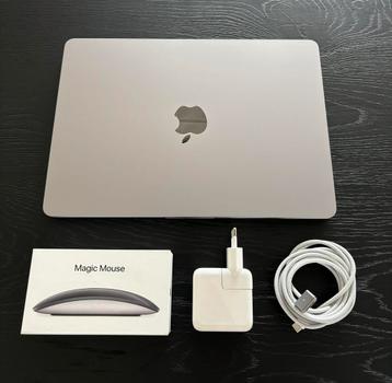 Apple MacBook Air 13.6 inch + Nieuwe Magic Mouse beschikbaar voor biedingen