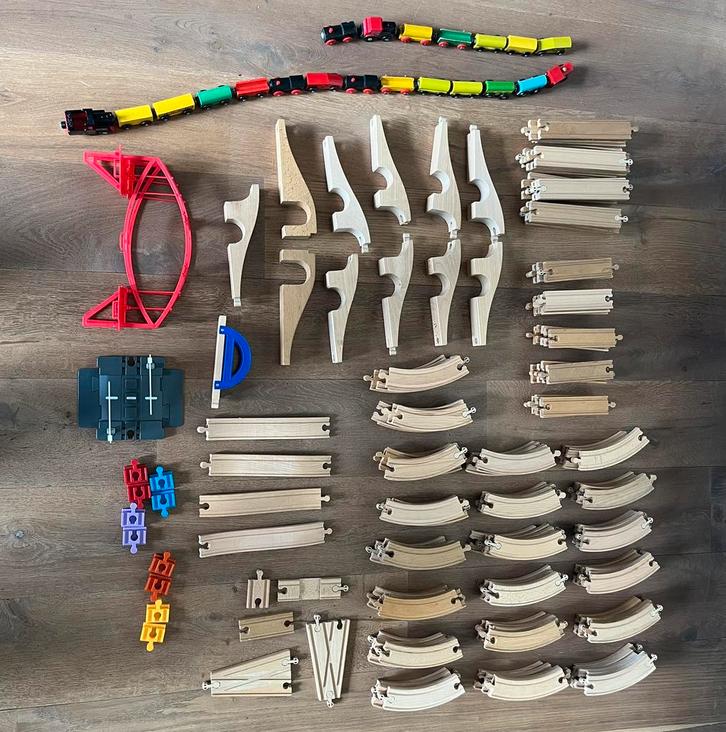 Houten treinbaan -compleet met veel rails -bruggen en meer!, Kinderen en Baby's, Speelgoed | Houten speelgoed, Gebruikt, Duw- of Trekspeelgoed