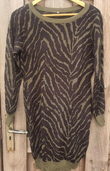 Khaki Kleurige Jurk Maat M - Goed, Stijlvol en Comfortabel beschikbaar voor biedingen