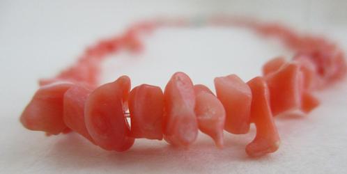 K4-1-Koraal Ketting- stukjes 39½cm-Donker Roze eind jaren'70, Sieraden, Tassen en Uiterlijk, Kettingen, Nieuw, Steen of Mineraal