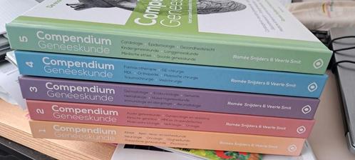 Compendium Geneeskunde 1 t/m 5.   De kaft is iets verkleurd., Boeken, Wetenschap, Zo goed als nieuw, Ophalen of Verzenden