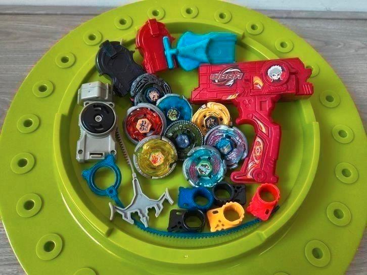 Beyblade Set incl arena en launchers - met zeldzame soorten!, Kinderen en Baby's, Speelgoed | Overig, Zo goed als nieuw, Jongen of Meisje
