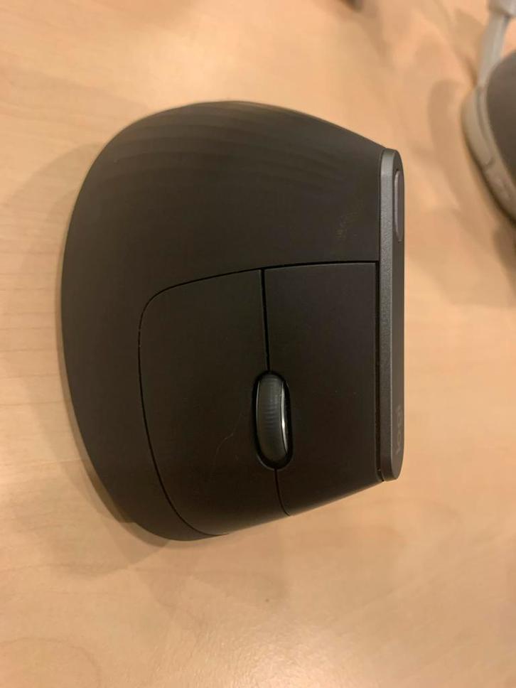 Logitech MX Vertical - Zo goed als nieuw!, Computers en Software, Muizen, Zo goed als nieuw, Muis, Rechtshandig, Draadloos, Ergonomisch