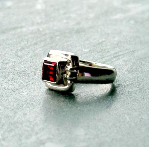 Crimson Zircon Majesty Garnet Ring, Sieraden, Tassen en Uiterlijk, Ringen, Nieuw, Dame, Zilver, Ophalen of Verzenden
