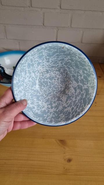 Emaillen schaal baby blauw/wit beschikbaar voor biedingen