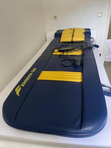 Massagebed met hoofdkussen beschikbaar voor biedingen