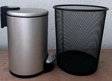 Bins and wall clock beschikbaar voor biedingen