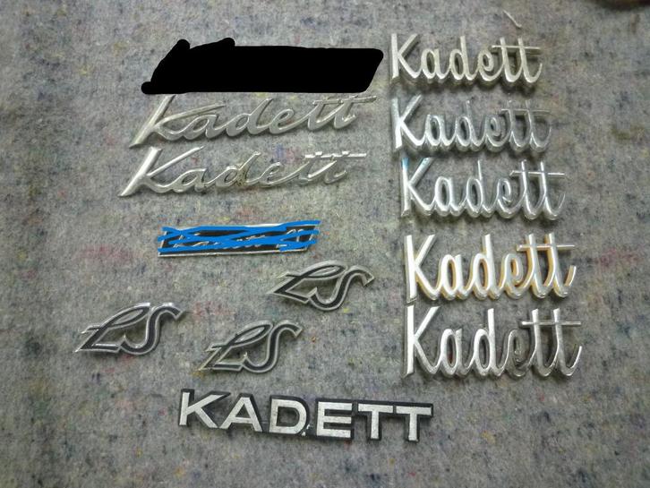 Opel Rekord Kadett en diverse emblemen gebruikt, Auto diversen, Overige Auto diversen, Ophalen of Verzenden