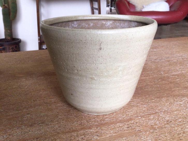 Mobach bloempot, zandkleurig, gestempeld., Tuin en Terras, Bloempotten, Zo goed als nieuw, Aardewerk, Minder dan 40 cm, Minder dan 25 cm