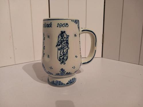 Artillerie Barbara Diner 1963 Delfts Blauw kannetje of mok, Verzamelen, Militaria | Algemeen, Landmacht, Overige typen, Nederland