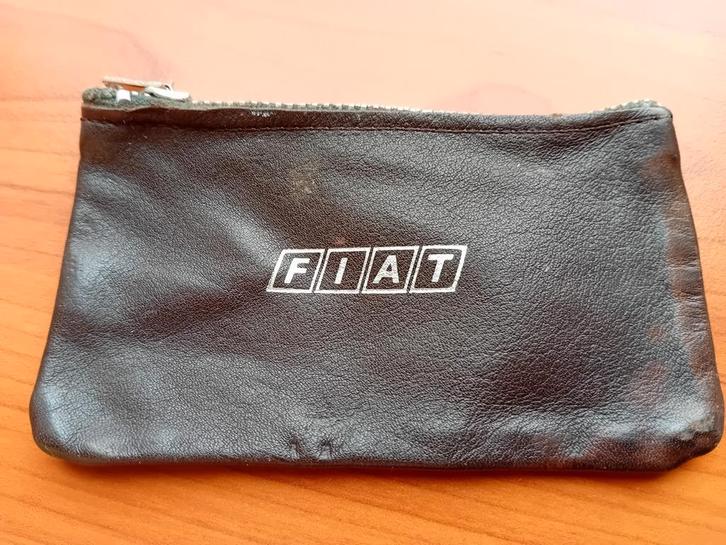 Originele leren Fiat sleuteletui, oudje, Auto diversen, Overige Auto diversen, Ophalen of Verzenden