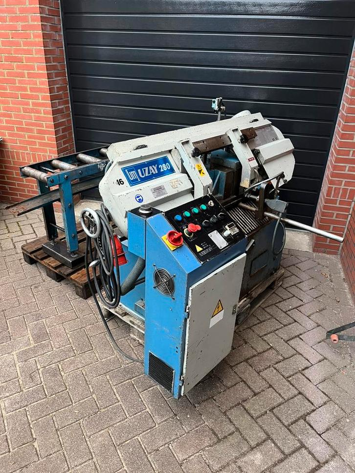 Uzay so 280 vol automatiche bandzaagmachine met rollenbaan, Zakelijke goederen, Machines en Bouw | Metaalbewerking, Ophalen of Verzenden