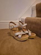 Uggs Sleehak Muiltjes Maat 38, Beige, Zo goed als nieuw, Uggs, Sandalen of Muiltjes