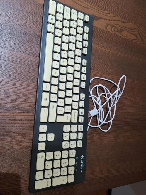 Toetsenbord logitech k310 (waterproof/afwasbaar) (meerdere), Computers en Software, Toetsenborden, Gebruikt, Ophalen of Verzenden