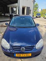 Volkswagen Golf 1.6 FSI Optive AIRCO NAVI, Auto's, Volkswagen, Voorwielaandrijving, Gebruikt, Zwart, 4 cilinders