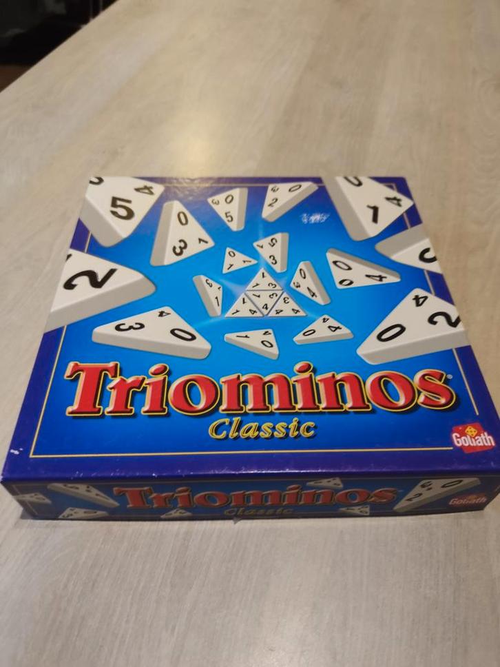 Triominos Classic - Leuk gezelschapsspel!, Hobby en Vrije tijd, Gezelschapsspellen | Bordspellen, Zo goed als nieuw, Een of twee spelers
